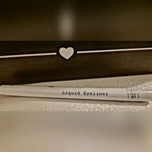 m2u nyc Liquid Eyeliner in Black
